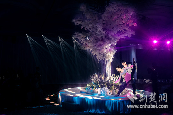 武漢婚禮秀趕早開場&ldquo;搶灘&rdquo;婚嫁旺季_荊楚網(wǎng)